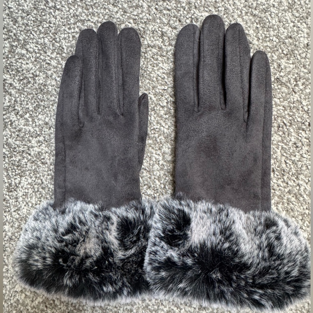 NWOT Faux-Suede Gloves w Dark Gray Faux-Fur Trim Polyester Spandex One Size